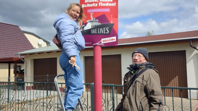 Fleißige Genoss:innen plakatieren für die Kommunalwahl 2024 in Brandenburg